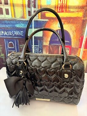 Betsey Johnson Black Heart Quilted Patent Satchel + Bow Tassel Charm Needs Love